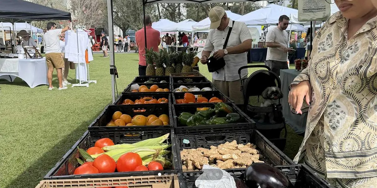 Community Farmers Market at Huizenga Park
