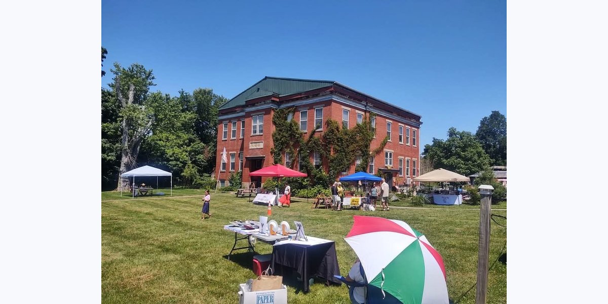 Schoolyard Winery's Farmers Market